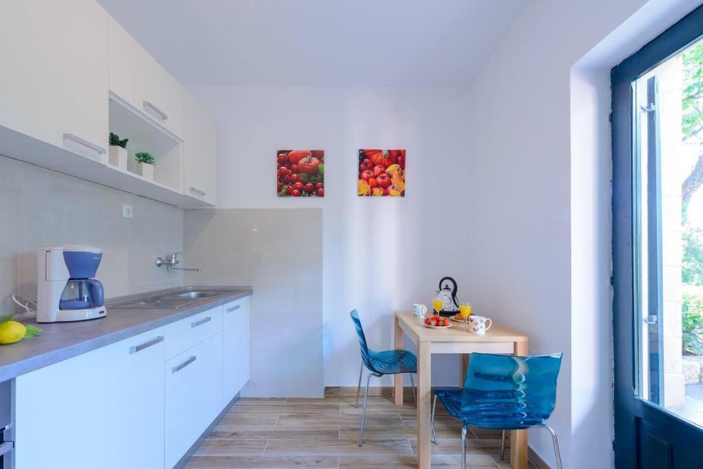 Apartment Center - With Private Terrace 2 *